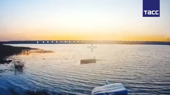 Ba chiếc bè như vậy đã bị UAV trinh sát của Nga phát hiện và đánh chìm ở phía bắc làng Kleban-Byk, nơi trước đó đã được quân Nga đã hoàn toàn giành quyền kiểm soát, làm 4 lính Ukraine hy sinh. Hai người trong số họ đã cố gắng bơi qua hồ chứa nước trong khi mang theo vũ khí.