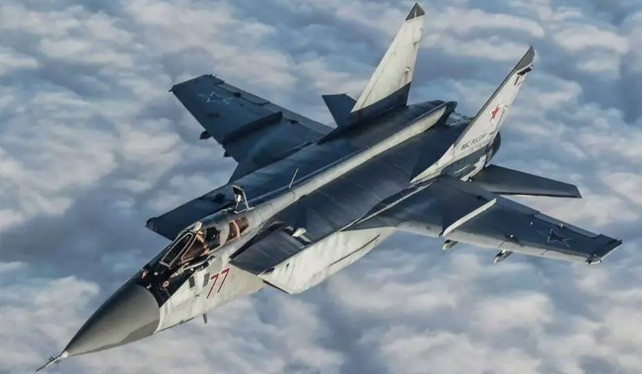 Nhưng theo các nhà phân tích, dù máy bay chiến đấu của NATO “ngay lập tức cất cánh”, thì những chiến đấu cơ của NATO cũng không thể tìm thấy dấu vết và hoàn toàn không thể đuổi kịp những máy bay chiến đấu hạng nặng MiG-31, khi MiG-31 có thể dễ dàng tăng tốc lên Mach 2 và bỏ xa chiến đấu cơ của NATO.