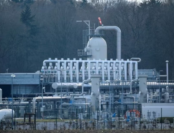 Việc Nga sử dụng vũ khí tiên tiến, khiến phòng không Ukraine bất lực. Đại tá Kozytsky, người đứng đầu Bộ Chỉ huy Tác chiến Đặc biệt Lviv ở Ukraine, cho biết một địa điểm cơ sở hạ tầng trọng yếu, cụ thể là kho chứa khí đốt Story, đã bị tên lửa tấn công, gây ra tình trạng thiếu hụt nguồn cung cấp khí đốt tại địa phương.