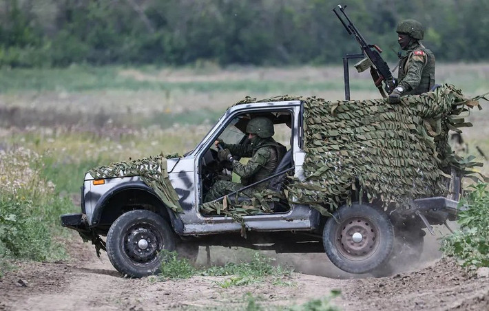 Trước đây, các nỗ lực của Nga nhằm vận chuyển vũ khí và thiết lập các tuyến tiếp tế cho mặt trận phía bắc thường bị đánh bọc sườn, khiến các cuộc tấn công quy mô lớn trở nên bất khả thi. Những vũ khí hạng nặng trong bán kính 20 km tính từ mặt trận liên tục bị phá hủy.