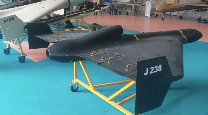 Không chỉ sử dụng hệ thống Internet Starlink để điều khiển UAV, RFAF ngày càng sử dụng nhiều UAV tấn công Geran-3, được trang bị động cơ phản lực, có tốc độ bay nhanh hơn, trần bay cao hơn. Buộc lực lượng phòng không Ukraine phải sử dụng tên lửa đắt tiền để bắn hạ.