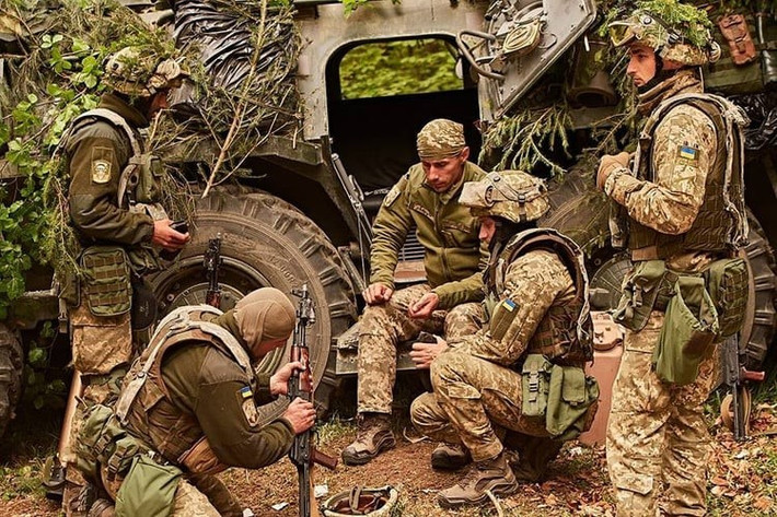 Ông Dmitry Rogozin, một thành viên của Hội đồng Liên bang Nga, tuyên bố rằng AFU gần đây đã triển khai một số lượng lớn quân đến Pokrovsk, đưa lực lượng Ukraine trên mặt trận phía bắc lên gần như ngang bằng về cả sức mạnh vũ khí và quân số. Điều này đã ngăn chặn cuộc tấn công đột phá của Nga.