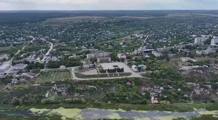 Nhìn chung, AFU đã bắt đầu chiến dịch quy mô lớn để sơ tán toàn bộ "đầu cầu Kupyansk": việc bảo vệ bờ đông Oskol với sự xuất hiện của quân Nga ở phía tây thành phố đã trở nên vô cùng nguy hiểm. Do vậy AFU sẽ rút lui sang bờ tây và mặc dù tuyến đường này là then chốt, nhưng nó không phải là huyết mạch duy nhất.