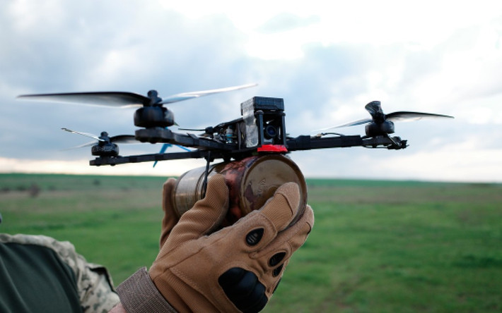 Tất nhiên, hai quốc gia hiện đang sử dụng loại UAV này để chiến đấu chủ yếu là Nga và Ukraine. Xét về mặt sử dụng cụ thể, AFU tập trung vào việc tích hợp UAV vào hệ thống phòng thủ, trong khi đặc điểm sử dụng của RFAF tập trung vào tấn công; điều này có thể thấy ở lực lượng UAV Rubicon.