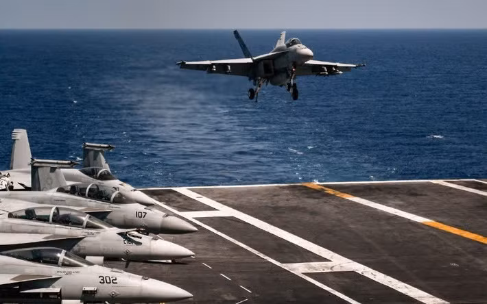 Chiếc tiêm kích hạm F/A-18F đã mất kiểm soát, vượt quá boong tàu và rơi xuống biển, nhưng phi công kịp phóng dù và đã được cứu sống. Các nhà phân tích tin rằng, các hoạt động quân sự cường độ cao đã làm căng thẳng các phi công Mỹ.