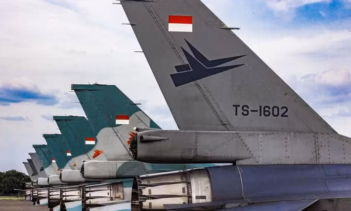 Để hiểu được khả năng Indonesia có thể mua máy bay chiến đấu J-10 hay không? Chỉ cần đánh giá năng lực không quân của nước này. Lực lượng không quân Indonesia thực sự là một "sự pha trộn", thậm chí còn vượt qua cả Ấn Độ, quốc gia nổi tiếng với các loại vũ khí đa dạng và hỗn hợp.