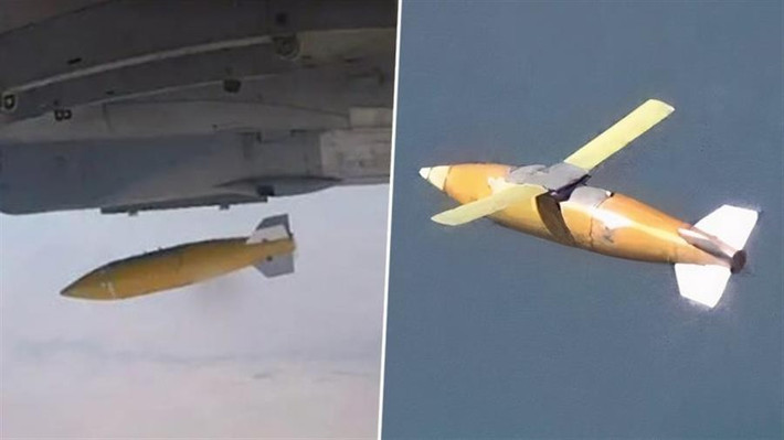 DRDO đã tiến hành thành công các cuộc thử nghiệm phóng thả bom Gaurav từ máy bay Su-30MKI vào ngày 8 và 10/4/2025. Trước đó, vào ngày 13/8/2024, DRDO đã thực hiện thành công chuyến bay thử nghiệm đầu tiên của quả bom từ máy bay Su-30MKI của Không quân Ấn Độ, từ ngoài khơi bờ biển Odisha. Máy bay chiến đấu Su-30MKI, có thể mang bom trang bị hệ thống Gaurav ở nhiều vị trí treo khác nhau.