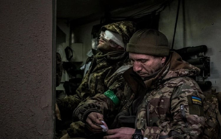 Theo chuyên gia này, những vòng vây đối với quân đội Nga ở phía bắc Pokrovsk, trên thực tế “không hề tồn tại”. Kênh DeepState, một nhóm công khai liên kết với Tổng cục Tình báo thuộc Bộ Quốc phòng Ukraine, cũng bị chỉ trích, vì đưa tin rằng làng Novoye Shakhove được cho là đã được AFU tái chiếm.