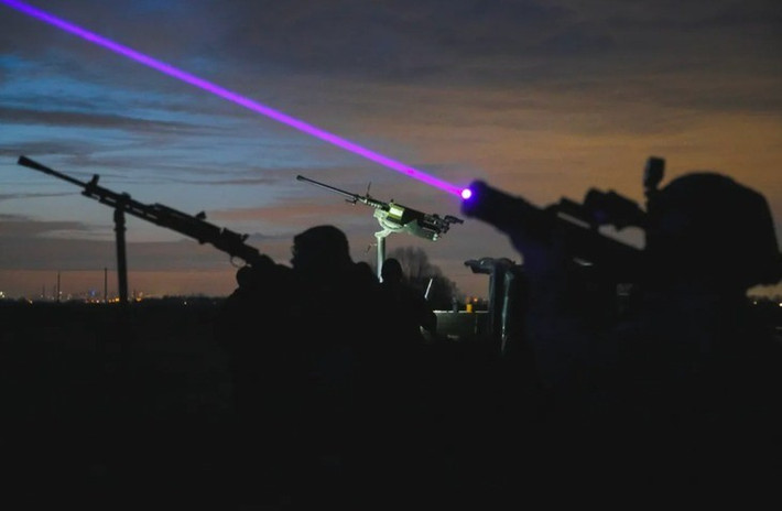 Những chiến thuật không kích của Nga, không chỉ làm tê liệt sản xuất của Ukraine, còn nhằm mục đích làm suy yếu niềm tin xã hội và khả năng vận hành của đất nước. Các cuộc không kích của Nga đã ảnh hưởng đến Poltava, Lutsk, Odessa, Zaporizhzhia và Beltzerkovi, phá hủy nhiều nhà máy điện, kho tàng và nhà máy….