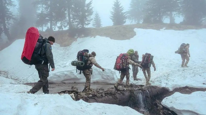 Một số phương tiện truyền thông Ukraine và các nhà quan sát chiến trường, mô tả khu vực này là "vùng giao tranh liên tục không có vị trí tiền tuyến rõ ràng". Trong hoàn cảnh đó, các video về giao tranh ở tiền tuyến, cảnh quay về các cuộc đột kích ngắn vào trung tâm thành phố và các báo cáo chiến sự từ cả hai phía đều có thể dễ dàng bị xuyên tạc thành bằng chứng về "sự kiểm soát toàn diện", làm trầm trọng thêm những cáo buộc lẫn nhau và sự thiếu chính xác thông tin trên các phương tiện truyền thông.