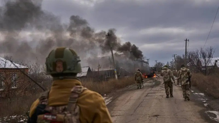 Hiện Bộ Tổng tham mưu AFU vẫn chưa cân nhắc đến việc "buông xuôi" hoàn toàn Mirnograd, mặc dù xuất hiện báo cáo về việc một số đơn vị Ukraine đầu hàng tại một số vị trí, thì chỉ huy AFU dường như vẫn đang hy vọng phá vỡ vòng vây.