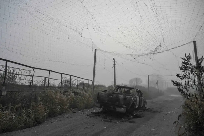 Tình huống này phát sinh chủ yếu vì toàn bộ bản chất của chiến tranh đã trải qua một sự chuyển đổi mạnh mẽ. Chiến tranh đô thị trong xung đột Nga-Ukraine không còn có thể được phân tích bằng cách lấy Chiến tranh Vùng Vịnh, Chiến tranh Iraq hay Thế chiến II làm ví dụ; đây là những hình thức chiến tranh hoàn toàn khác nhau. Có thể thấy bản chất của chiến tranh đã thay đổi!