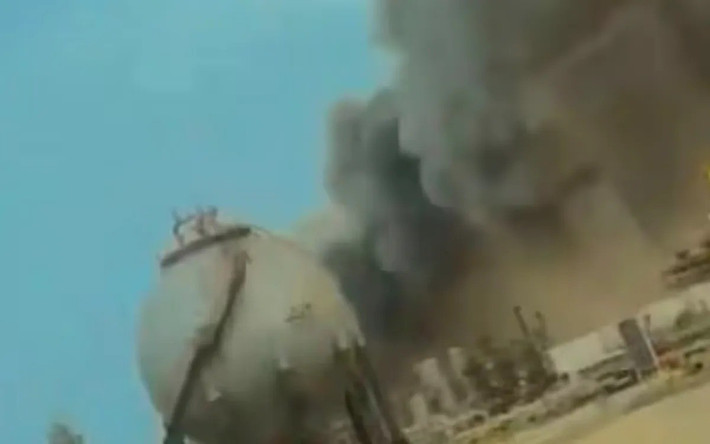 Kết quả của các cuộc tấn công bằng UAV của Iran, một trong những nhà máy lọc dầu lớn nhất thế giới, thuộc sở hữu của Saudi Aramco ở Ras Tanur (Ả Rập Xê Út), đã phải đóng cửa vào ngày 3/3.