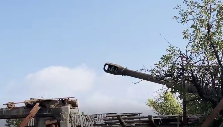 Quân Nga đang tích cực sử dụng UAV FPV để tấn công vào các nhóm quân Ukraine đang phòng thủ. Kênh RVvoenkory cho biết, chỉ riêng trong 24 giờ qua, khoảng 180 quân Ukraine đã bị loại khỏi vòng chiến đấu, trong trận chiến bảo vệ thành phố.