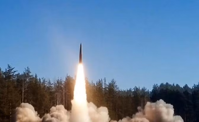 Song song với sự gia tăng hoạt động của lực lượng không quân chiến thuật với vũ khí hạng nặng là bom FAB UMPK, Quân đội Nga (RFAF), đã tăng cường mạnh mẽ các cuộc tấn công kết hợp quy mô lớn vào cơ sở hạ tầng của Ukraine.