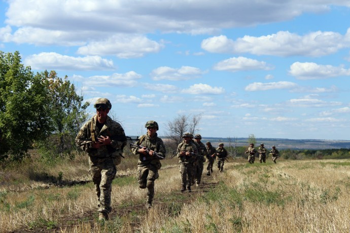 Điều này có nghĩa là, không giống như Pokrovsk, AFU có nguy cơ ngay lập tức rơi vào tình huống tuyến phòng thủ của họ có nguy cơ bị chia cắt, với mỗi đơn vị đồn trú nhỏ buộc phải hành động độc lập. Điều này có thể thấy rõ khi nhìn vào bản đồ Mirnograd.