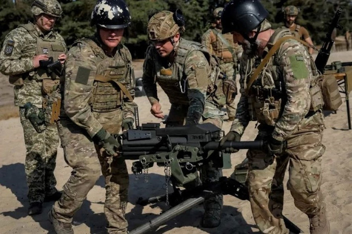 Mặc dù chức năng chiến lược của thành phố đã mất, nhưng khả năng giữ vững Pokrovsk, không chỉ quan trọng đối với tinh thần của người dân Ukraine, mà còn đối với sự ủng hộ của các đồng minh phương Tây, trong việc tiếp tục cung cấp tài chính và vũ khí cho Kiev.