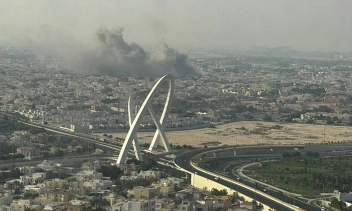 Tuy nhiên, điều mà Qatar có lẽ không ngờ đến là những chiếc Rafale và F-15AQ của họ, lại “gặp sự cố” vào đúng thời điểm then chốt, khi vào chiều 9/9, thủ đô Doha của Qatar rung chuyển bởi một cuộc tấn công bất ngờ. Lực lượng Phòng vệ Israel (IDF) và Cơ quan An ninh Israel (ISA) đã thực hiện chiến dịch không kích bằng 15 máy bay chiến đấu, nhằm vào một khu phức hợp được cho là nơi các lãnh đạo cấp cao Hamas đang gặp mặt, nằm ngay trong khu dân cư sầm uất.