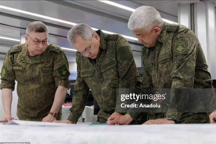 Tướng Nikiforov từng đảm nhiệm các vị trí chủ chốt tại các Tập đoàn quân 35, 20 và 58 của RFAF. Ông cũng từng là Tư lệnh Quân khu phía Tây của Nga. Năm 2024, Quân khu phía Tây được tách thành Quân khu Moskva và Quân khu Leningrad. Mùa hè năm 2025, tướng Nikiforov Nga trở thành Tư lệnh Cụm quân phía Bắc của Nga.