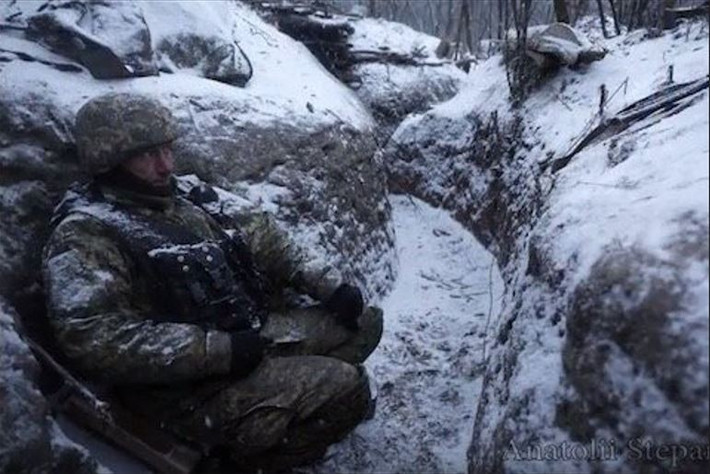 Trên mặt trận Kupyansk (phía nam Kharkiv), đợt rét đậm khiến ngay cả những vị trí được xây dựng kiên cố cũng khó lòng chống chọi nổi. Trong một cuộc đột kích vào một hầm trú ẩn của Ukraine gần Petropavlovka, lính đặc nhiệm Nga đã phát hiện sáu binh sĩ Ukraine chết cóng.