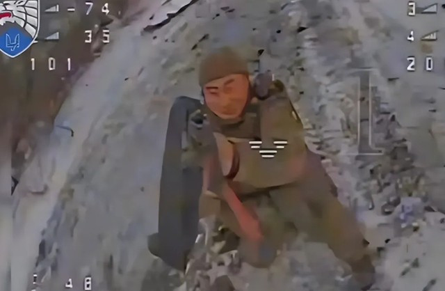 Đối mặt với mối đe dọa từ UAV của AFU, Lữ đoàn 94 đã phát triển chiến thuật nghi binh và các cuộc tấn công tập trung vào chúng, bắn hạ một số lượng lớn UAV của AFU. Để đối phó với mối đe dọa từ pháo kích, Lữ đoàn 94 cũng tập trung vào việc sử dụng các tòa nhà do mình vừa chiếm đóng, điều này đã giảm đáng kể thương vong.