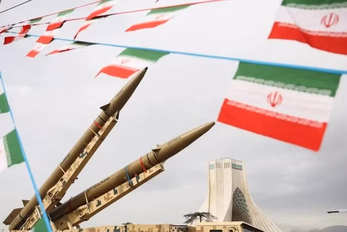 Do vậy, việc loại bỏ khả năng phóng tên lửa của Iran, chẳng khác nào hành động “bẻ nanh vuốt hổ”, biến năng lực tấn công tên lửa của Iran, giống như một con hổ mất hết nanh vuốt. Điều này cũng sẽ tạo điều kiện thuận lợi hơn cho Mỹ và Israel, có thể sớm kết thúc chiến dịch tấn công Iran.