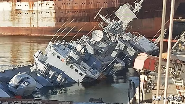 Sau khi xung đột nổ ra, hạm đội Ukraine là lực lượng đầu tiên bị phá hủy. Quân đội Nga đã chiếm giữ nhiều tàu chiến của Ukraine tại cảng Berdyansk, và để ngăn kỳ hạm rơi vào tay Nga, quân đội Ukraine đã trực tiếp chọn cách đánh chìm khinh hạm Hetman Sakhaidachny, có lượng giãn nước hơn 3.000 tấn. Điều này cũng tuyên bố sự sụp đổ cơ bản của sức mạnh hải quân Ukraine.