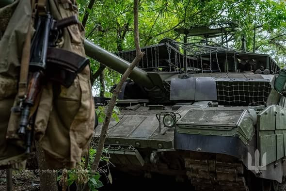 Theo các kíp xe tăng Nga ở chiến trường Ukraine, T-90M đã chứng tỏ khả năng sống sót vượt trội, chịu được nhiều đòn tấn công từ vũ khí chống tăng của đối phương. Khả năng bảo trì cao, cho phép chúng được đưa vào sử dụng thường xuyên trong các trận đánh quan trọng.