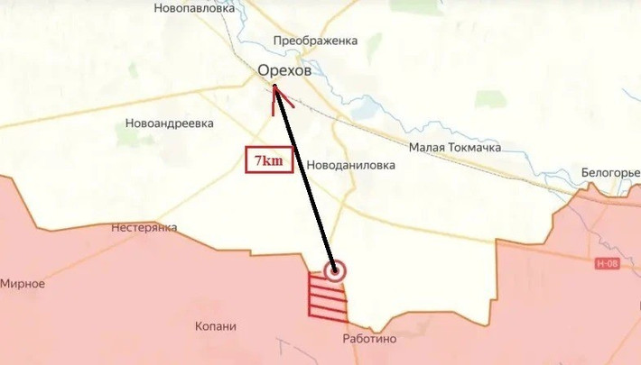 AFU cũng không thể tổ chức phản công với lực lượng lớn từ phía tây. Một trong những lý do, đó là hậu phương của Ukraine ở khu vực mặt trận này cực kỳ yếu. Thị trấn chiến lược Orekhov (Orekhiv), đóng vai trò là khu vực hậu phương của AFU ở phía tây Huliaipole, hiện đang bị bao vây từ nhiều hướng.