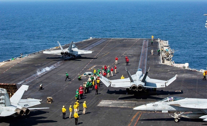 Ngay sau cuộc tấn công của Mỹ và Israel vào Iran vào ngày 28/2, tin tức về vụ tấn công vào tàu sân bay USS Abraham Lincoln (CVN-72) của Mỹ bằng bốn tên lửa chống hạm của Iran đã được công bố. Cụm tàu sân bay Mỹ sau đó phải nhanh chóng rút lui về phía đông nam Ấn Độ Dương, điều này được coi là một cuộc tấn công thành công của Iran. Vậy điều gì thực sự đã xảy ra?