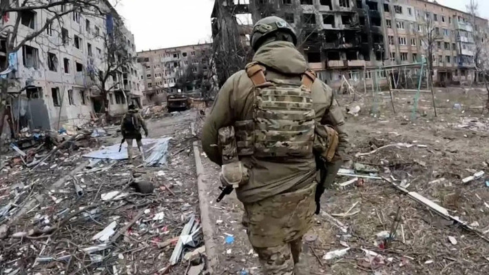 Kênh Rybar cho biết, RFAF tiếp tục tiến vào Pokrovsk, chiếm thêm khu vực ở vùng ngoại ô phía bắc thành phố. Trong thành phố, sự kháng cự có tổ chức của lực lượng phòng thủ Ukraine đã biến mất; có những nhóm quân Ukraine rải rác, đang được quân Nga giải tỏa.