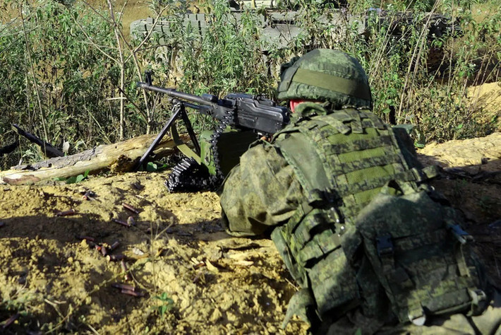 Vấn đề là các cuộc phản công trước đó đã khiến các nhóm xung kích của Ukraine bị mắc kẹt. Các đơn vị AFU đang bị bao vây gần 4 khu định cư: Nikanorivka, Suvorovo, Shakhove và Vladimirivka. Giờ đây, Bộ Tổng tham mưu AFU phải đối mặt với một lựa chọn: bỏ rơi lực lượng bị bao vây hoặc gửi quân tiếp viện.