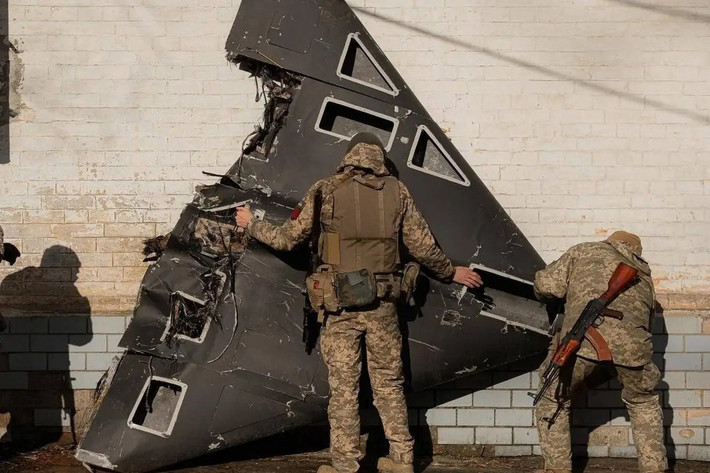 Truyền thông Ukraine đưa tin, phi công Anh hùng Ukraine, Oleksandr Shemet, 55 tuổi đã thiệt mạng; Shemet đã tốt nghiệp Trường Hàng không Quân sự Cao cấp Syzran và cũng tham gia vào cái gọi là "chiến dịch chống khủng bố" (ATO) ở Donbass vào năm 2014 - 2015.