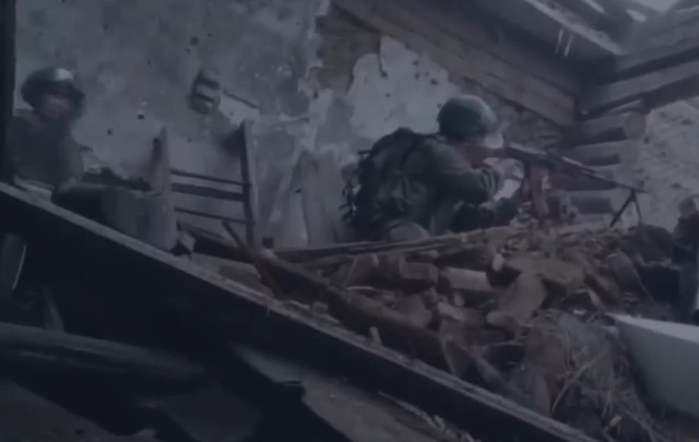 Sau khi đột nhập vào trong trận địa của AFU, quân Triều Tiên bắt đầu quét sạch quân Ukraine ở từng ngôi nhà một. Lực lượng Ukraine đóng quân tại Plekhovo cũng là lực lượng tinh nhuệ, nhưng họ không giỏi chiến đấu cận chiến và liên tục bị tiêu diệt trong chiến đấu.