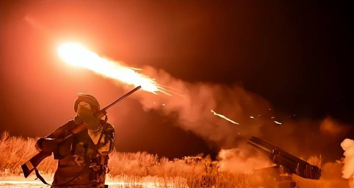 Tuy nhiên, với sức mạnh vượt trội cả về quân số và hỏa lực, RFAF không bao giờ để họ rơi vào thế bất lợi. Theo kênh Readovka, Tập đoàn quân 51 RFAF tiếp tục tấn công làm suy yếu cụm lực lượng hỗn hợp của đối phương trong trận phản công Dobropolye.