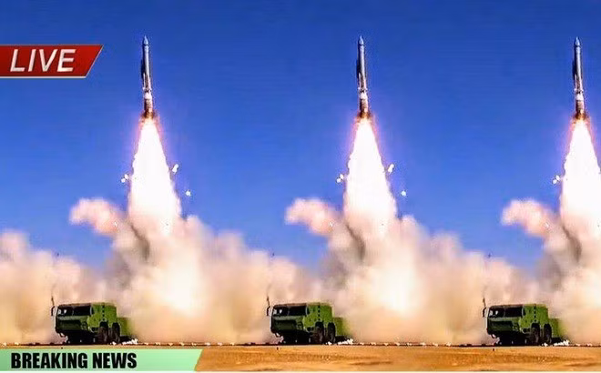 Ngược lại, tên lửa đạn đạo bay với tốc độ cao theo một đường vòng cung cao, vươn tới tầng bình lưu hoặc gần không gian, trước khi lao xuống gần như thẳng đứng về phía mục tiêu. Bắn hạ chúng cực kỳ khó khăn, và nếu tên lửa đạn đạo chống hạm bắn trúng, động năng của "cú đâm" này đủ mạnh, để xuyên thủng một tàu sân bay.