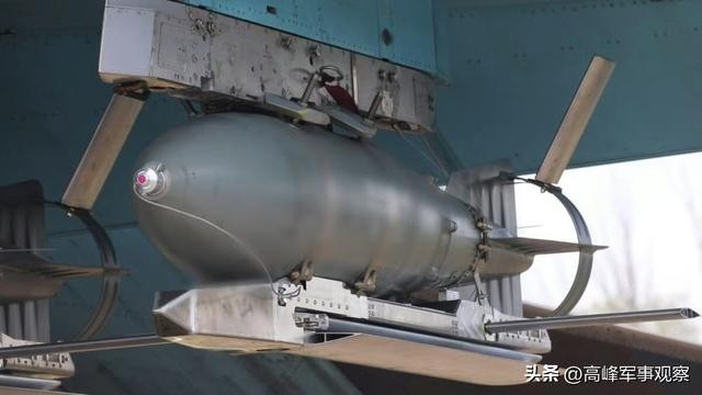 Sau những tổn thất nặng nề ban đầu khi sử dụng không quân tấn công các đơn vị tiền tuyến của Ukraine, từ đầu năm 2023, lực lượng không quân chiến thuật Nga, bắt đầu sử dụng nhiều hơn bom lượn có điều khiển, để tấn công từ khoảng cách an toàn (ngoài tầm sát thương hỏa lực phòng không của Ukraine).