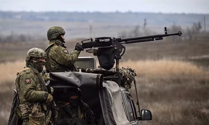 Trước hết, lực lượng Nga đã kiểm soát tất cả các điểm vượt sông ở bờ trái sông Dnieper, hoàn toàn cắt đứt tuyến đường bộ tiếp viện của Ukraine đến Donbass. Theo các chuyên gia quân sự, RFAF có thể sẽ tiến quân tiếp theo dọc theo đường cao tốc T-0408 về phía Orekhov, tạo thành một vòng vây chiến thuật đối với nhóm quân AFU còn lại ở Zaporozhye.