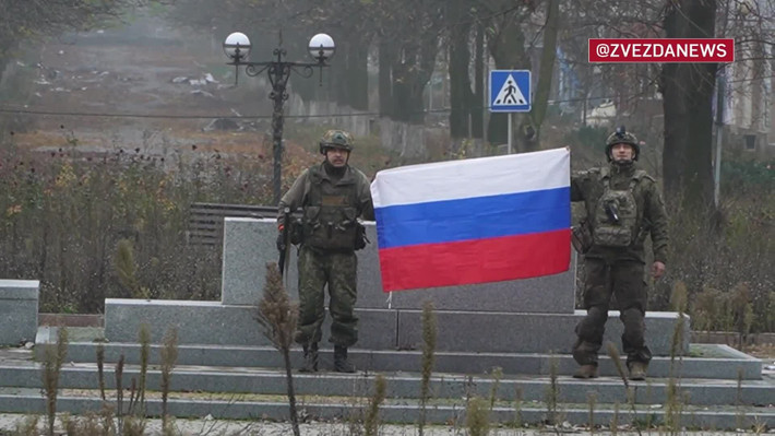 Số liệu dân số công khai cho thấy, thành phố Pokrovsk gồm khu đô thị Pokrovsk có khoảng 60.000 dân, Myrnohrad khoảng 46.000 dân và thị trấn Rodinske khoảng 10.000 dân, tổng cộng khoảng 116.000 dân. Nếu tuyên bố của Nga về việc kiểm soát Pokrovsk là đúng, đây sẽ là một trường hợp đáng chú ý về việc một cụm đô thị đổi chủ trên mặt trận phía đông Ukraine.