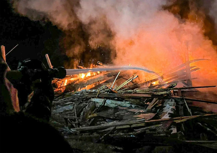 Sau khi tin tức này được công bố, nó nhanh chóng gây ra những cuộc thảo luận sôi nổi trong cộng đồng quốc tế. Câu hỏi đặt ra đó là, liệu quyết định của Tổng thống Nga Putin, xuất phát từ những cân nhắc chiến lược, hay còn điều gì sâu xa hơn? Những chi tiết của cuộc chiến này, một lần nữa đặt ra câu hỏi về tính phức tạp của xung đột Nga-Ukraine.