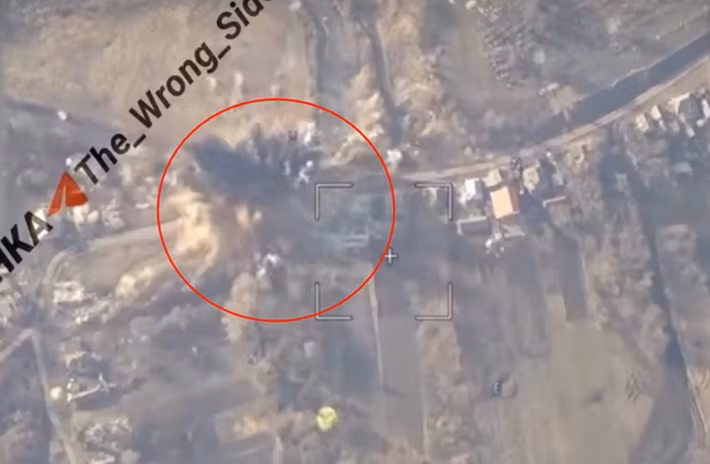 Đêm qua, Quân đội Nga (RFAF), đã phát động một cuộc không kích quy mô lớn nhằm vào các mục tiêu của Ukraine ở tỉnh Kharkov. Trong số các mục tiêu bị tấn công, có nhà máy sản xuất dụng cụ Izyum, được cho là đã trúng nhiều bom của Nga. Theo các nguồn tin, ít nhất mười quả bom lượn UMPK, đã tấn công nhà máy này.