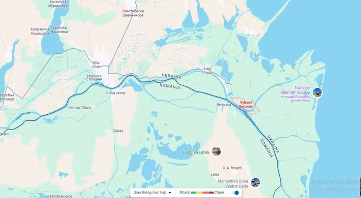 Thành phố Vilkovo, thuộc tỉnh Odessa, Ukraine, nằm bên bờ sông Danube đối diện Romania, là một trung tâm viện trợ quân sự quan trọng của NATO cho Ukraine. Các chuyến phà của Romania chở vũ khí, đạn dược, máy phát điện và các nhu yếu phẩm khác vào Ukraine hàng ngày.