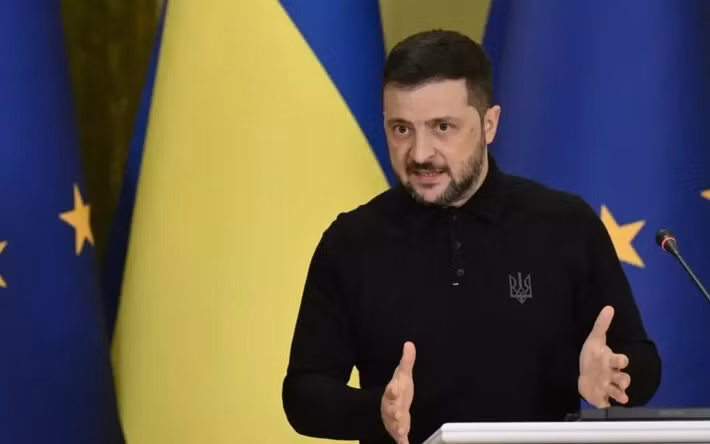 Trong khi đó, tại dinh tổng thống ở thủ đô Kiev, Tổng thống Ukraine Volodymyr Zelensky tiết lộ với giới truyền thông rằng, RFAF đã phải chịu một thất bại ở hướng mặt trận Sumy, một trong bốn mặt trận tấn công chính. Những tuyên bố của hai nhà lãnh đạo hai bên mâu thuẫn nhau, như “sương mù chiến tranh”.