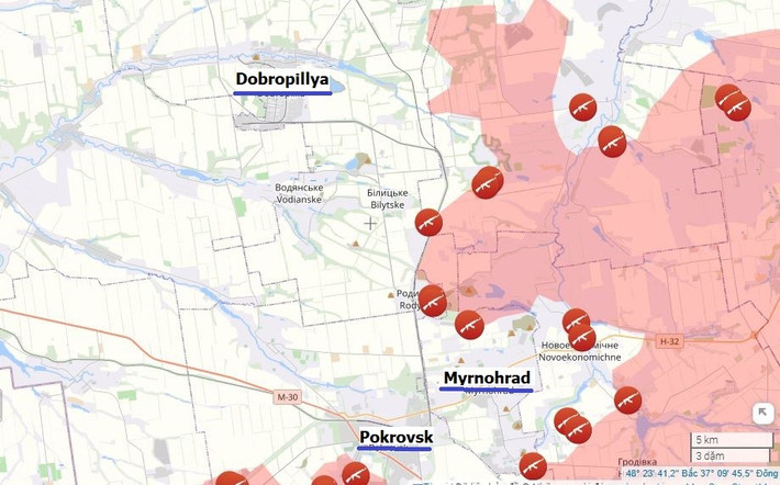 Trong tam giác Dobropillya-Pokrovsk-Myrnohrad, Bộ Tổng tham mưu RFAF đang chuẩn bị một cuộc tấn công mới, trong khi Bộ Tổng tham mưu AFU đang cố gắng xây dựng một tuyến phòng thủ. Kênh RVvoenkory cho biết, ngôi làng Nikanorivka đã một lần nữa nằm dưới sự kiểm soát của quân Nga.