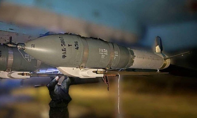 Nhiều loại vũ khí, bao gồm cả các loại bom lượn, được lắp thêm động cơ phản lực mới nhất của Nga, đã được sử dụng để tấn công các mục tiêu trong khu vực Odessa. Hậu quả là gì, và tại sao đây lại không chỉ đơn thuần là một hành động trả đũa?