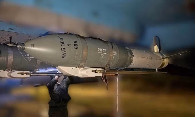 Nhiều loại vũ khí, bao gồm cả các loại bom lượn, được lắp thêm động cơ phản lực mới nhất của Nga, đã được sử dụng để tấn công các mục tiêu trong khu vực Odessa. Hậu quả là gì, và tại sao đây lại không chỉ đơn thuần là một hành động trả đũa?