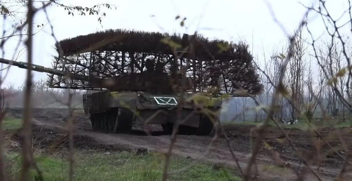 Các đơn vị của Cụm Vostok đã trải qua hơn một năm chiến đấu ở chiến trường Nam Donetsk và rất mạnh về khả năng chiến đấu tấn công đột phá. Do quân số đông hơn, Cụm Vostok đã sử dụng Trung đoàn bộ binh cơ giới 114 thuộc Sư đoàn bộ binh cơ giới 127 để mở cuộc tấn công. Trung đoàn này là một lực lượng mới và đã tiến công rất quyết liệt sau khi tham gia chiến đấu.