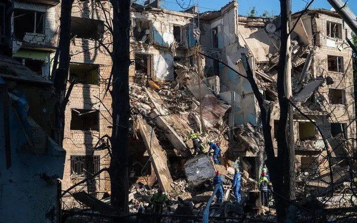 Đặc biệt, số tên lửa đạn đạo chiến thuật, cũng như tên lửa hành trình tấn công mặt đất phóng từ mặt đất, trên không, nhằm vào các mục tiêu của Ukraine ở sâu trong hậu phương, thậm chí đã tăng lên không phải là gấp đôi mà nhiều lần.