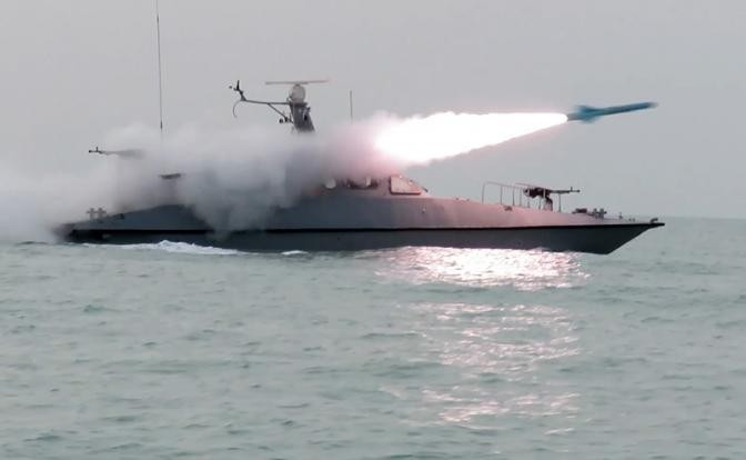 Bất chấp những tuyên bố "chiến thắng" của Tổng thống Trump, là đã phá hủy toàn bộ hạm đội Iran. Nhưng trên thực tế, chỉ một số ít bị phá hủy trong các cuộc tấn công ban đầu vào các căn cứ hải quân của IRGC. Iran vẫn còn phần lớn lực lượng trang bị vũ khí đặc biệt, hiện đang đóng tại các hầm trú ẩn bí mật trên bờ biển Iran.