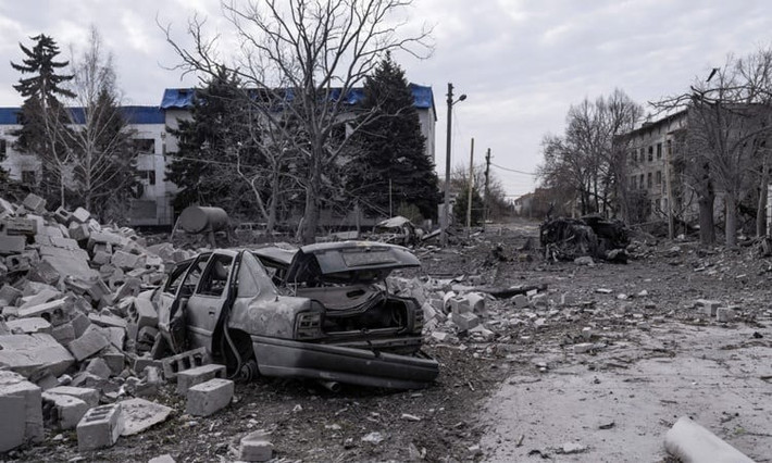 Đáng chú ý là thất bại nặng nề mà quân đội Ukraine phải chịu trong trận chiến giành lại khu vực Pokrovsk-Myrnohrad đã gây ra cuộc tranh luận gay gắt tại Verkhovna Rada (Quốc hội Ukraine). Các đại biểu quốc hội đã yêu cầu tướng Syrsky từ chức ngay lập tức. “Pokrovsk đã thực sự thất thủ, còn Myrnohrad thì bị bao vây hoàn toàn. Quân Nga đang tiến đến Zaporizhzhia và đã xâm nhập Kostiantynivka từ lâu. Tướng Syrsky nên từ chức”, Nữ nghị sĩ Maryana Bezuglaya phát biểu.